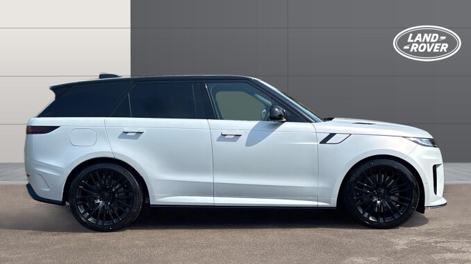 Land Rover Range Rover Sport 4.4 P635 V8 SV Ultimate Edition 5dr Auto Petrol Estate - Image 5